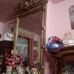 Collection de vieux miroirs dorés, Enlèvement