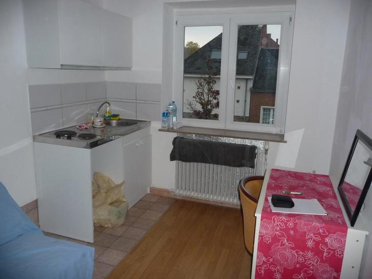 Studio à Namur libre, Immo, Appartementen en Studio's te huur, Provincie Namen, 20 tot 35 m²