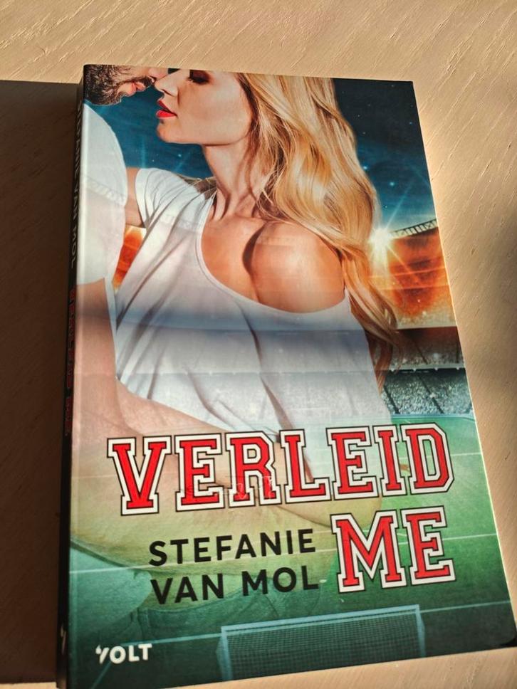 Stefanie van Mol - Verleid me, Livres, Romans, Comme neuf, Enlèvement ou Envoi