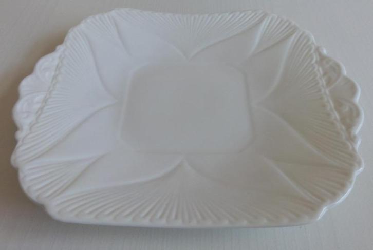 Oud Engelse porseleinen cake schaal, Shelley, Dainty White, Antiek en Kunst, Antiek | Servies los, Ophalen of Verzenden