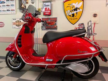 NIEUWSTAAT Vespa Gts Super 300 HPE Lees de info beschikbaar voor biedingen