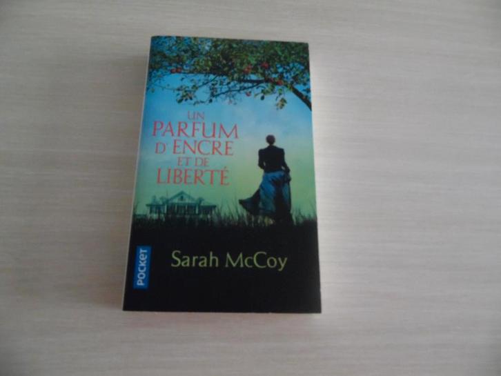 UN PARFUM D'ENCRE ET DE LIBERTÉ     SARAH MCCOY, Boeken, Romans, Zo goed als nieuw, Amerika, Ophalen of Verzenden