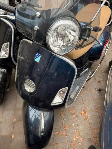 VESPA GTS 125CC 2012 MET 3300KM VOOR 3250€! beschikbaar voor biedingen