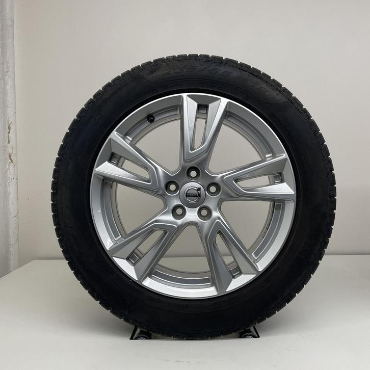 Volvo 18 inch velgen + winterbanden XC40, Auto-onderdelen, Banden en Velgen, Banden en Velgen, Winterbanden, 18 inch, 235 mm, Personenwagen