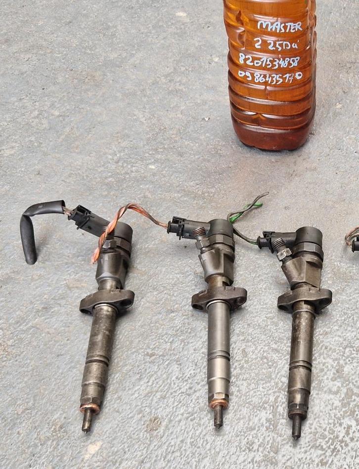 INJECTEUR RENAULT MASTER 2 2.5 DCI diesel BOSCH PH3 2009, Auto-onderdelen, Motor en Toebehoren, Renault, Ophalen