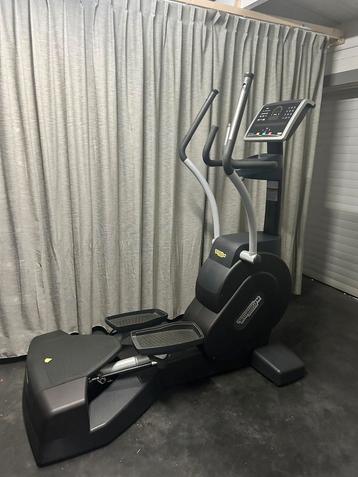 TECHNOGYM EXCITE 700 BLACK LED CROSSOVER CROSSTRAINER beschikbaar voor biedingen