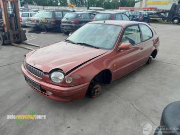 Toyota Corolla (E11) onderdelen (kleur: YC01) donorauto