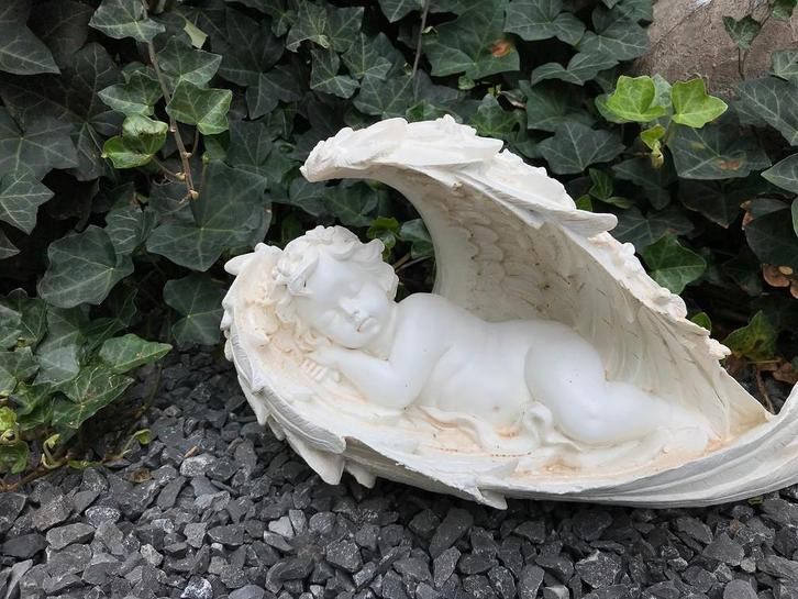 Image d'un ange dormant dans ses ailes, Collections, Statues & Figurines, Religion, Enlèvement ou Envoi