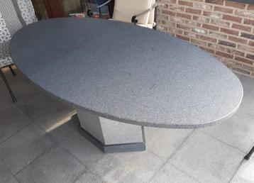 Ovalen tafel in graniet