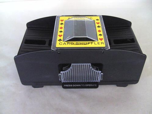 Speelkaartenmixer - automatische kaartenschudder, Hobby en Vrije tijd, Gezelschapsspellen | Kaartspellen, Zo goed als nieuw, Ophalen of Verzenden