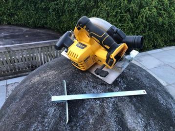 Dewalt cirkelzaag DCS570NT beschikbaar voor biedingen