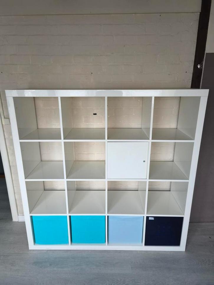 Ikea : Kallax witte kast 4 x 4, Huis en Inrichting, Woonaccessoires | Etagères, Ophalen