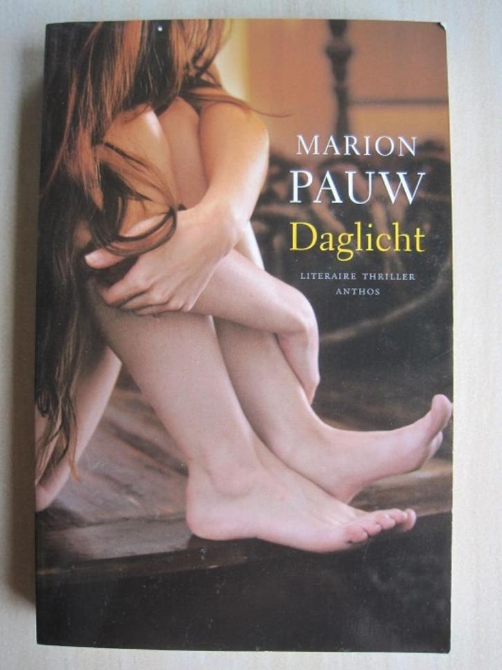 390 - Daglicht - Marion Pauw, Boeken, Thrillers, Zo goed als nieuw, Nederland, Ophalen of Verzenden
