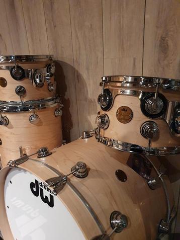 DW Jazz maple gum with reinforcement hoops, inclusief snare!