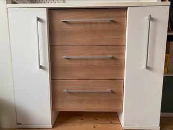 Commode + kledingkast voor baby- of kinderkamer beschikbaar voor biedingen