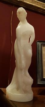 Statue en marbre blanc italien d'une femme, déesse de l'amou, Enlèvement ou Envoi