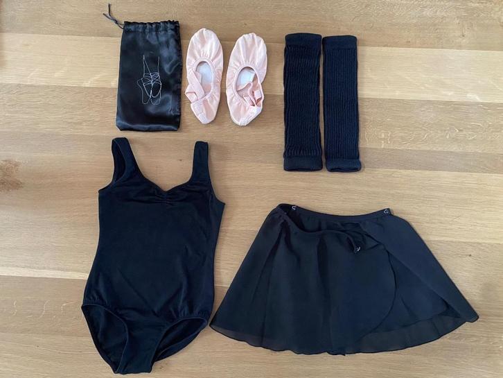 Balletkledij: balletpak, rokje, schoentjes, kuitverwarmers, Sport en Fitness, Ballet, Zo goed als nieuw, Kleding, Ophalen