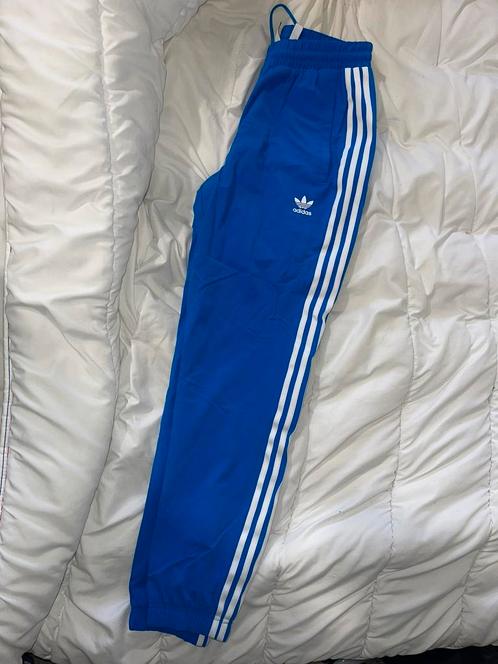 Pantalon jogging Adidas taille M neuf, Vêtements | Hommes, Vêtements de sport, Neuf, Taille 48/50 (M), Bleu