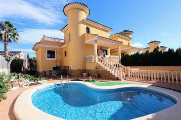 Mediterrane vrijstaande villa/ garage en zwembad Villamartín beschikbaar voor biedingen