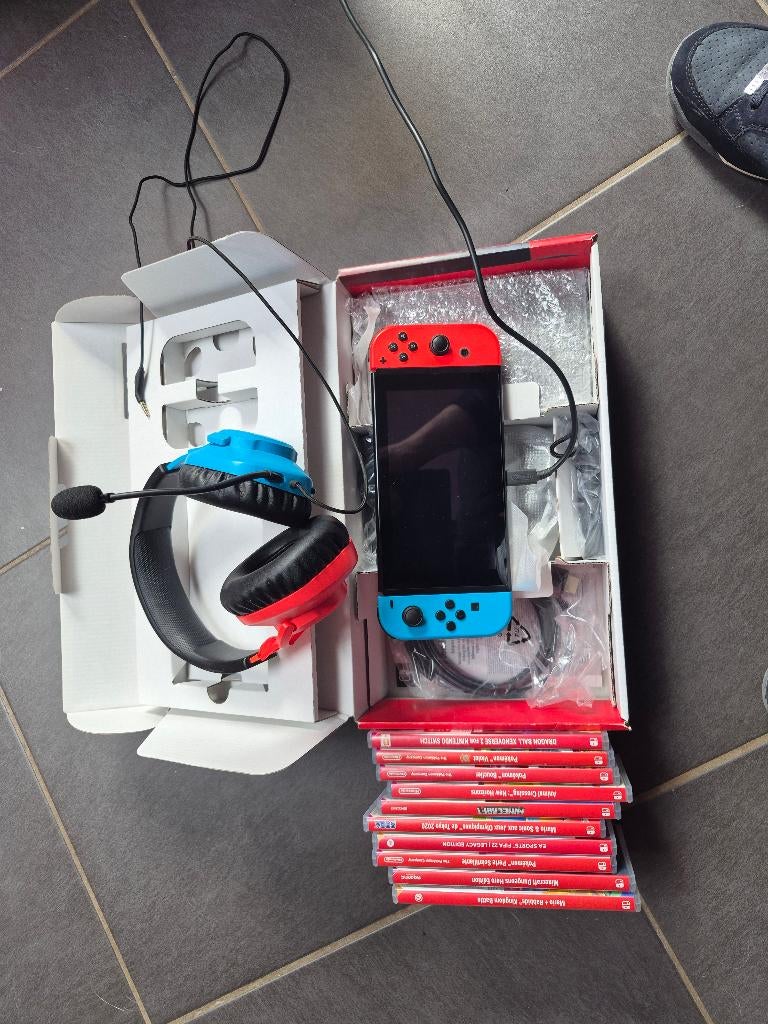 Nitendo switch, Consoles de jeu & Jeux vidéo, Consoles de jeu | Nintendo Switch, Comme neuf, Switch Original, Avec 2 manettes