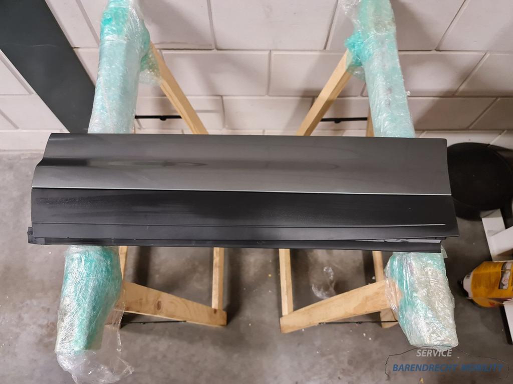 Stootstrip portier Porsche Cayenne 7P5839787G linksachter LA, Gebruikt, Porscheplatz 1
70435  Stuttgart, DE, Porsche, Info@porsche.de