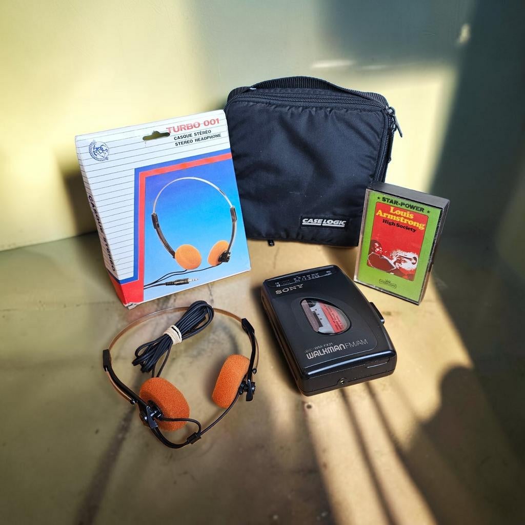 Walkman Sony WM-FX21 radio cassette + écouteurs 80's +..., Enlèvement ou Envoi