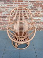 rotan draaistoel en tafel met rotan onderstel., Tuin en Terras, Ophalen, Gebruikt, Rotan