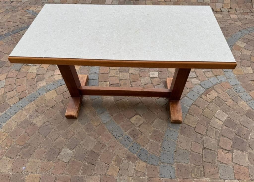 Table en bois massif tre bonne état dims.119 x59 cm prix 45e, Enlèvement