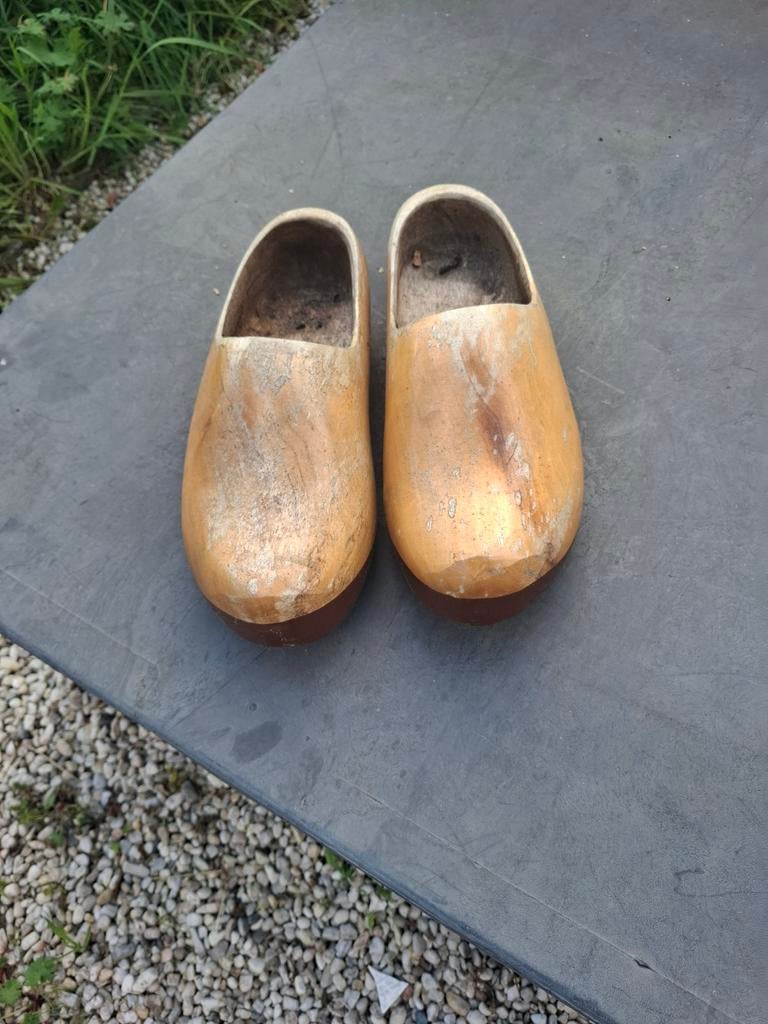 Houten klompen voor decoratie, Ophalen