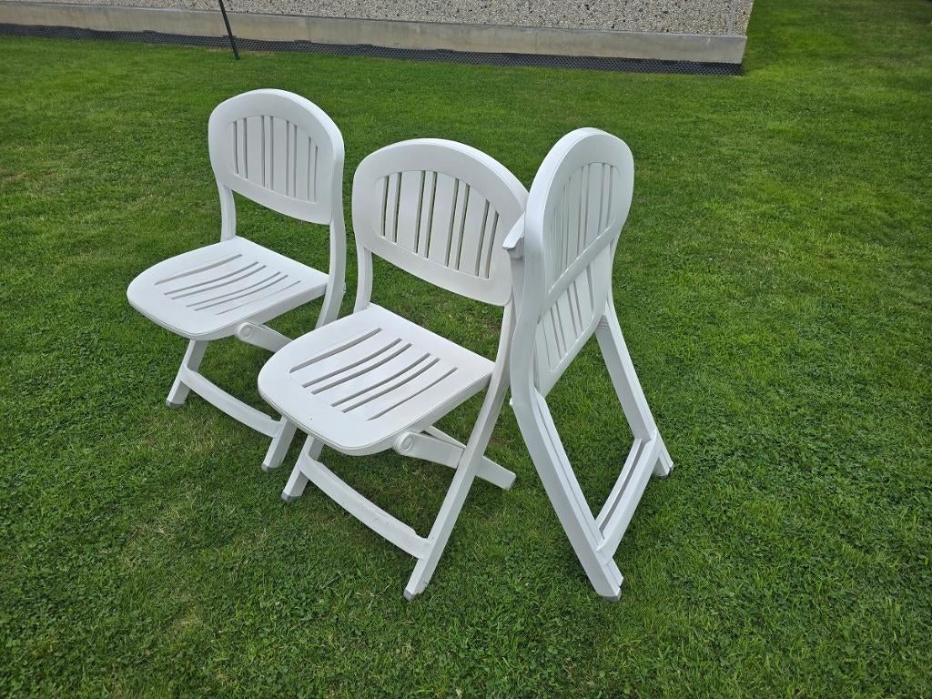 Trois sièges rabattables blanc en plastique robuste qualité, Caravanes & Camping, Meubles de camping, Comme neuf, Chaise de camping