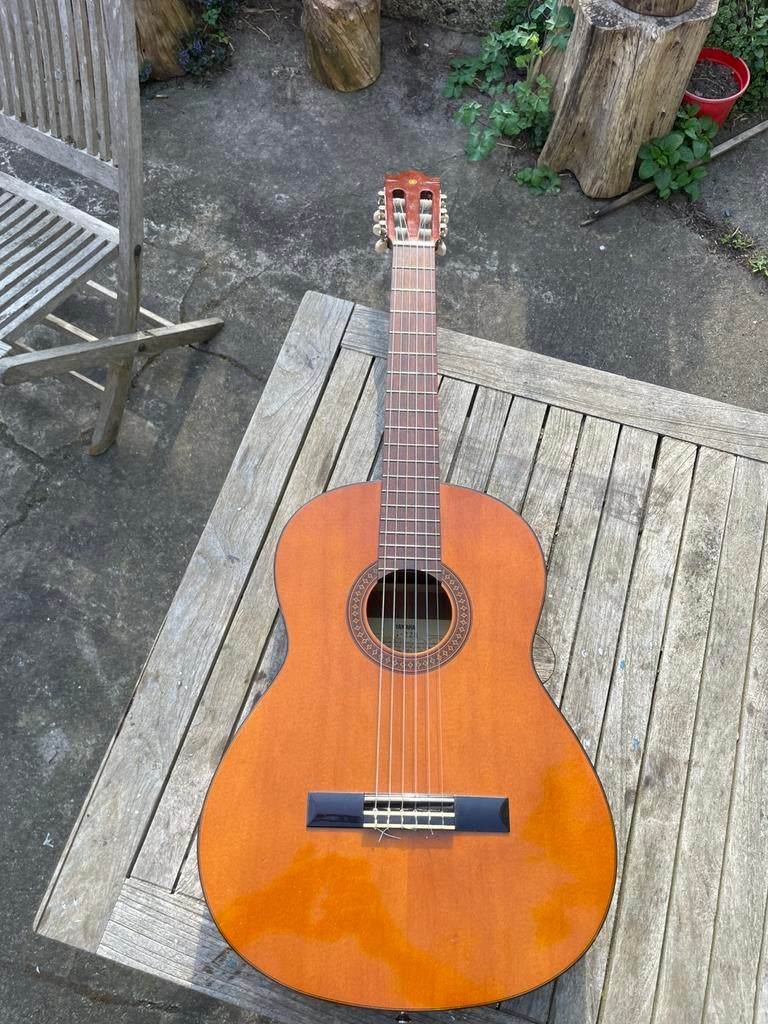 Yamaha G 228 klassieke gitaar, Muziek en Instrumenten, Snaarinstrumenten | Gitaren | Akoestisch, Zo goed als nieuw, Ophalen