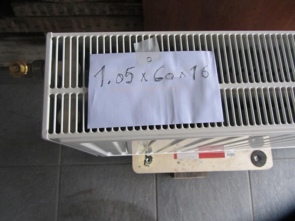 Radiator Delonghi 3j oud 1.05 m x 33, Ophalen, Radiator