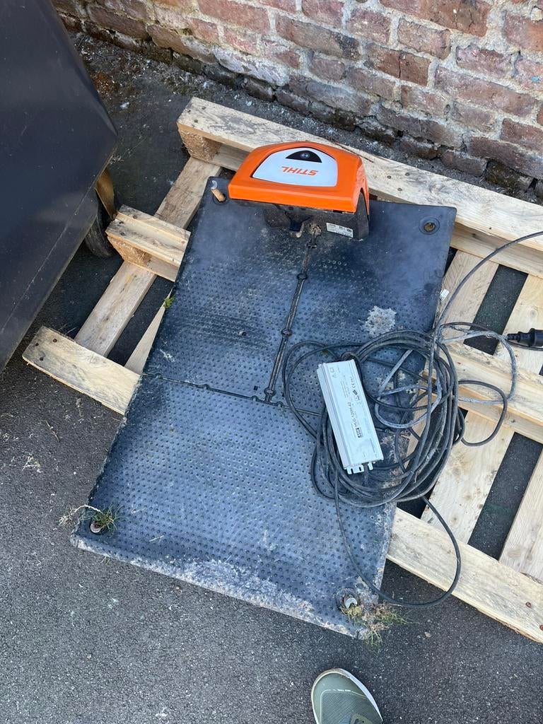 Station de charge sthil robot tondeuse, Enlèvement, Utilisé