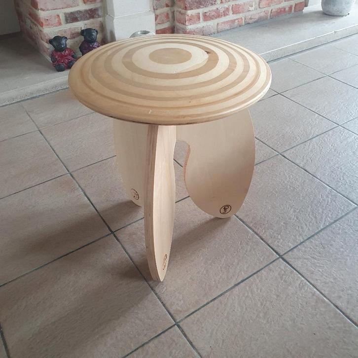 2 design krukjes “Champion” – Jan De Pauw, Huis en Inrichting, Krukjes, Zo goed als nieuw, Hout, Ophalen