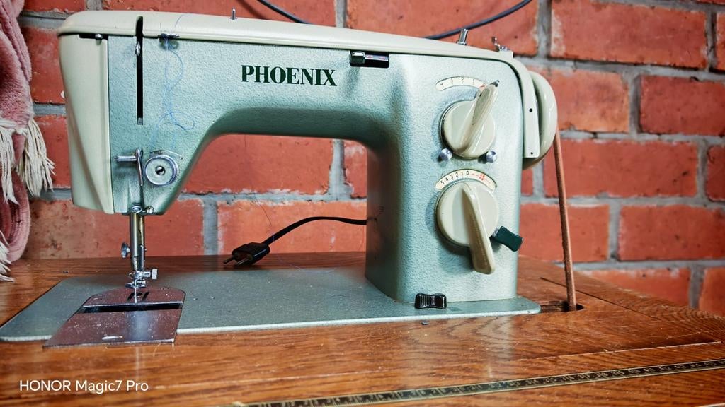 Machine à coudre Phoenix, Enlèvement