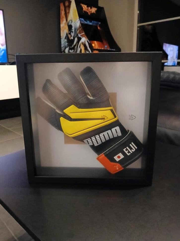 Matchworn Issued Framed Keepershandschoen Eiji Kawashima, Sport en Fitness, Voetbal, Gebruikt, Handschoenen, Ophalen of Verzenden