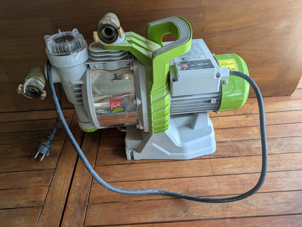 Pompe à eau à l'état neuf, Enlèvement