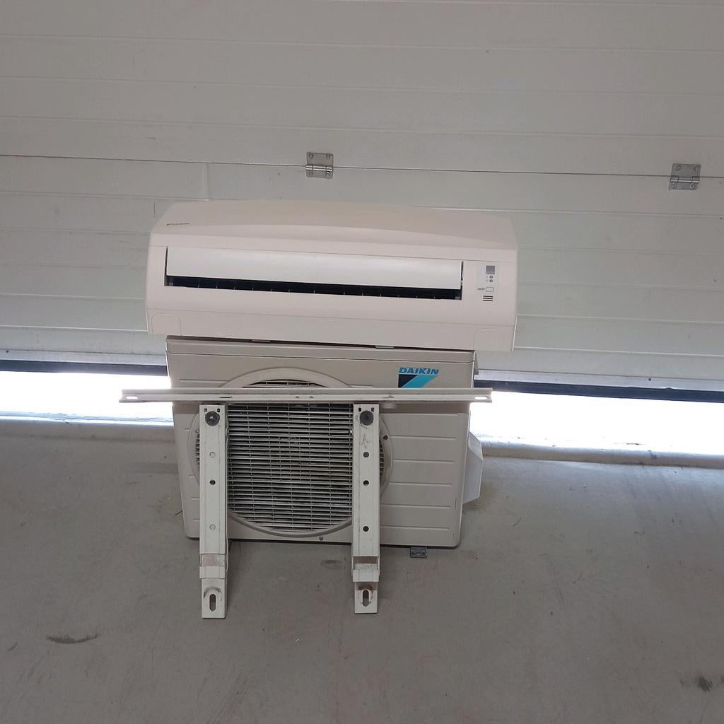 Unité split de climatisation Daikin Refroidissement et chauf, Electroménager, Climatiseurs, Comme neuf, Climatisation murale, 100 m³ ou plus grand