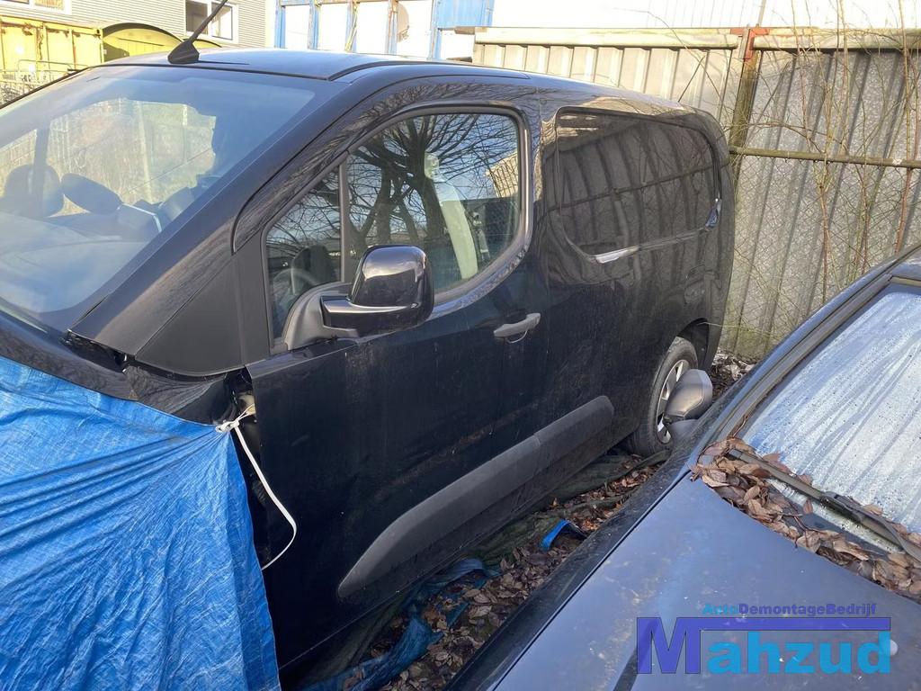 OPEL COMBO K9 ZWART Links deur portier 2018+, Opel Automobile GmbH, Porte, Opel, Bahnhofsplatz 1
65423  Russelsheim am Main, DE