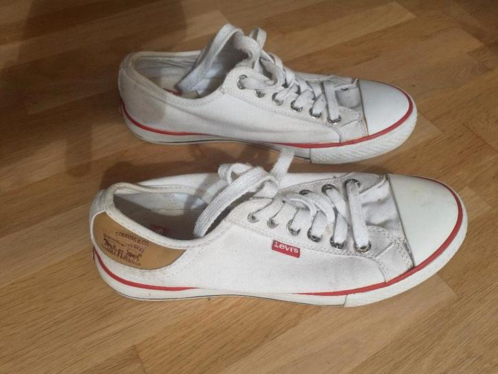 Maat 40 - Levi's Strauss - witte sneakers laag model, Kleding | Dames, Schoenen, Gedragen, Sneakers, Wit, Ophalen of Verzenden