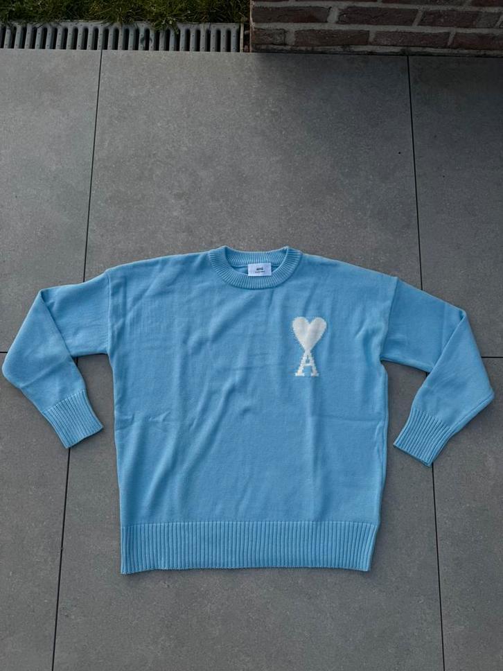 Pull AMI Paris bleu clair — nouveau — taille XL, Vêtements | Hommes, Pulls & Vestes, Comme neuf, Taille 56/58 (XL), Bleu, Enlèvement ou Envoi