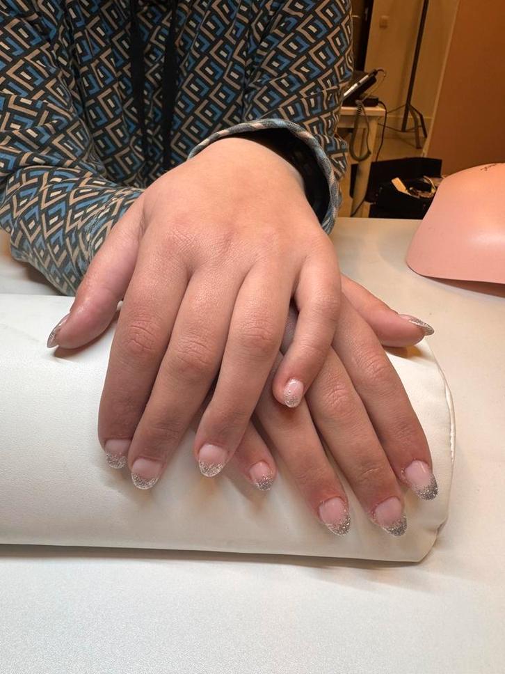 Gratis nagels set met verlenging, Handtassen en Accessoires, Uiterlijk | Cosmetica en Make-up, Zo goed als nieuw, Ophalen