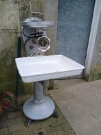 Antieke vleesmolen, Ophalen