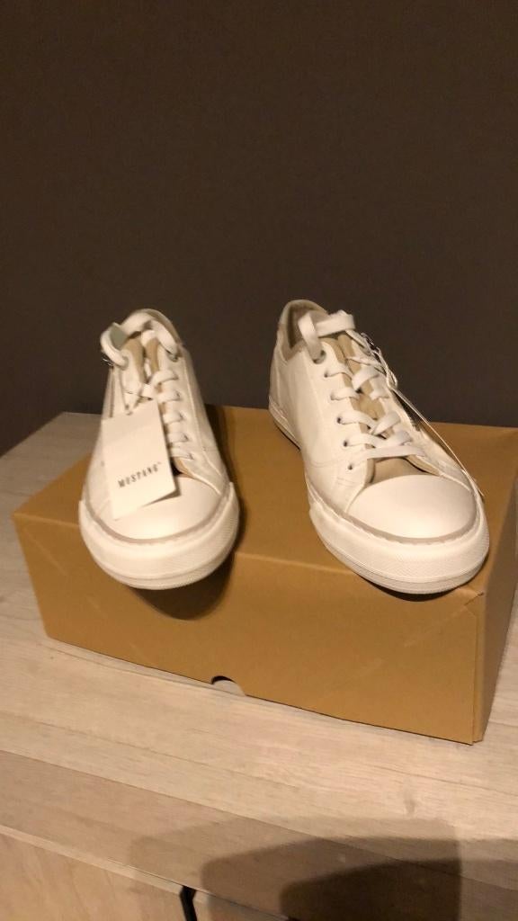 sneakers, Wit, Nieuw, Ophalen of Verzenden, Mustang