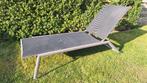 Modern grijs ligbed of ligstoel met aluminium frame, Tuin en Terras, Ophalen, Zo goed als nieuw, Aluminium, Verstelbaar