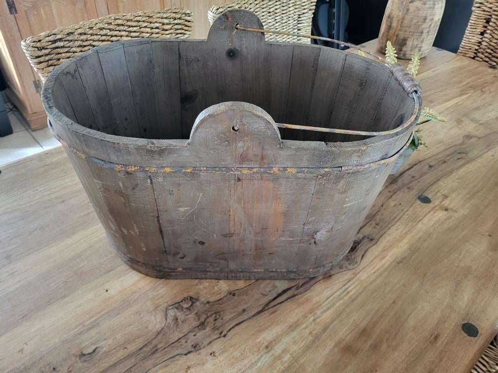 Grote houten bak, Ophalen