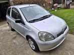 Toyota yaris 1300 vvt-i Essence Boîte automatique, Autos, Argent ou Gris, Achat, 3 places, Carnet d'entretien