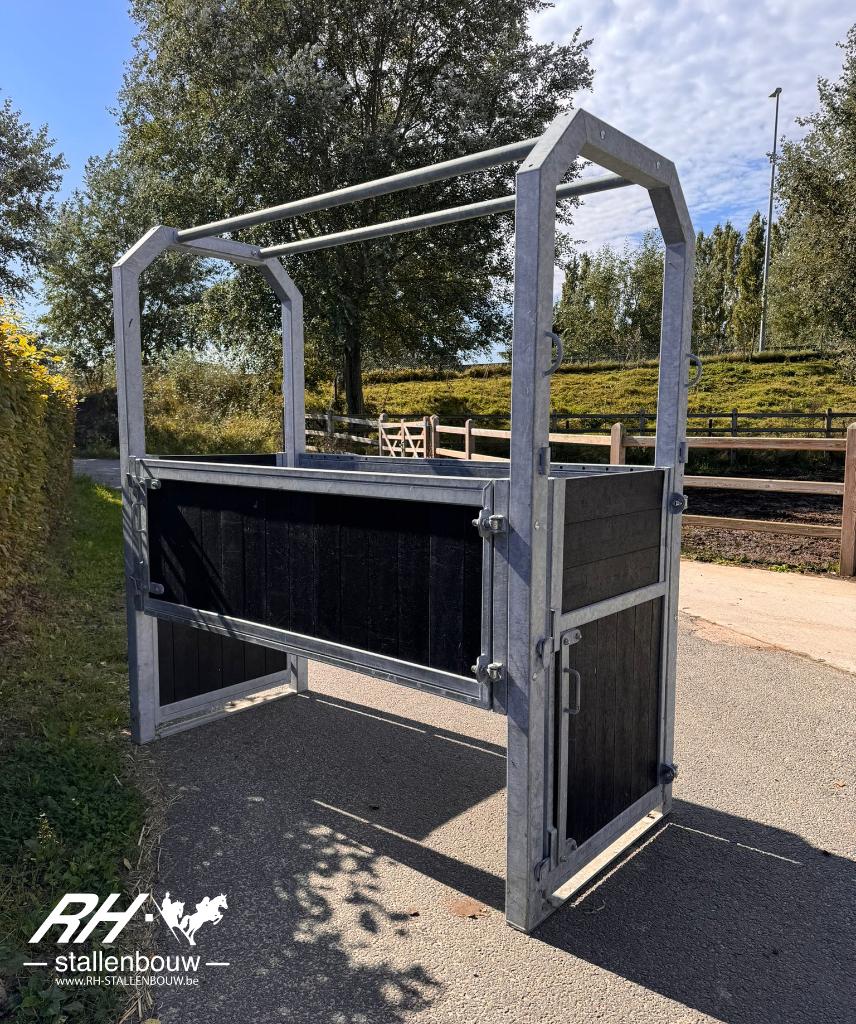 Boîte de traitement, boîte de retouche, boîtes de traitement, Pâturage, 4 chevaux ou poneys ou plus