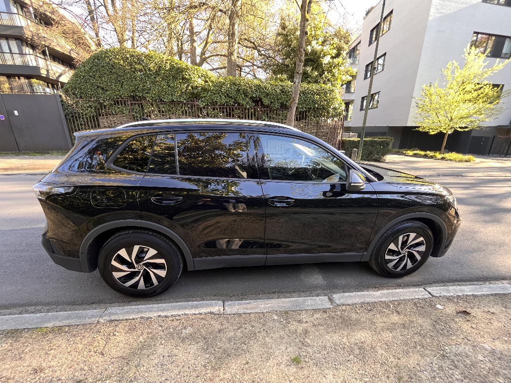 Tiguan Business Premium - 11/2025 - 4700km, Cuir, Achat, Noir, Automatique