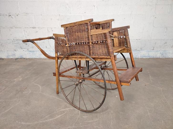 Antieke kinderwagen voor 2 kindjes, Antiek en Kunst, Curiosa en Brocante, Ophalen
